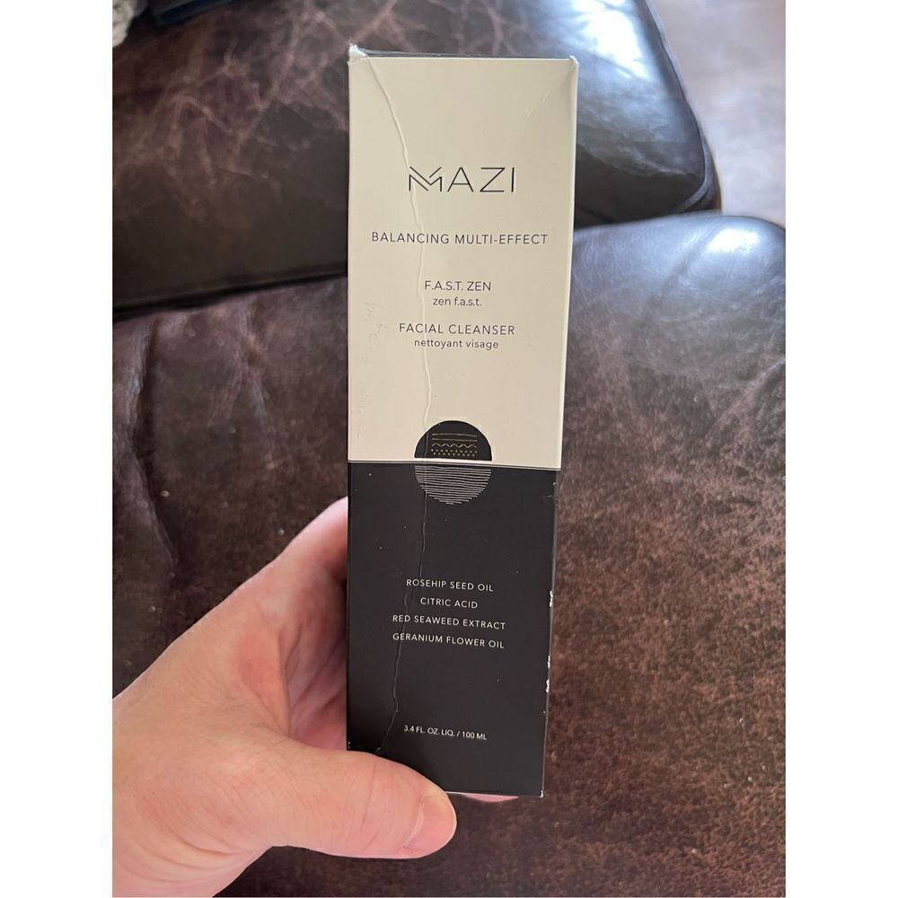 MAZI Balancing Multi Effect Facial Cleanser - Picture 4 of 6